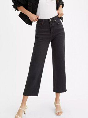 Levi’s Ribcage Straight Ankle Jeans